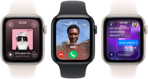 Trois Apple Watch SE 3 les unes à côté des autres, l’une affiche l’app Apple Music, une autre un appel entrant, et la dernière un échange iMessage