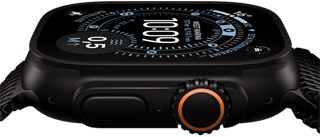 Apple Watch Ultra 3, vue latérale, boîtier en titane noir, boussole sur le cadran Orientation, bouton latéral et Digital Crown